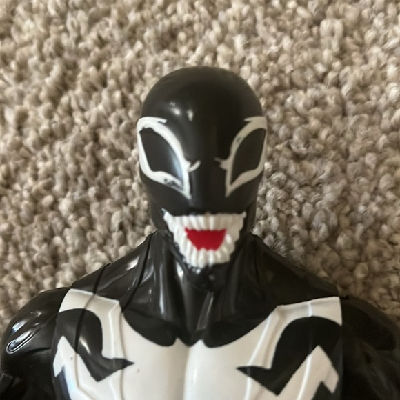 Marvel Titan Hero Series Venom Action Figure - Picture 2 of 2